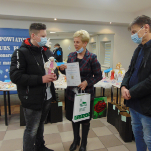 Wręczenia nagrody dyrektora ŚODR w Częstochowie dokonuje Pani Danuta Tomza