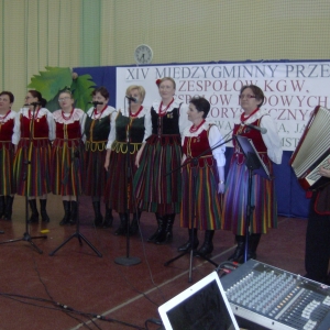 Występ zespołu "Przyrowianki" podczas XIV Międzygminnego Przeglądu Zespołów Kół Gospodyń Wiejskich.