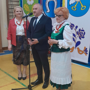 Przewodnicząca Rady Krajowej Kół Gospodyń Wiejskich - Bernadetta Niemczyk, Wójt Gminy Janów - Edward Moskalik, oraz Dyrektor SOKiS w Janowie - Anna Tarczyńska